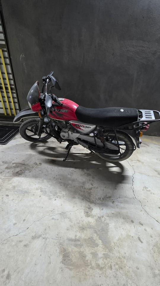 السلام عليكم دراجه بوكسر موديل 2020 للبيع اوراقها كامله يعني تترقم  للبيع عايفها كاتلها التراب  نضيفه تجي تشوف بعينك  مكاني بغداد قضاء الحسينيه سعر ١٧٥٠ وبيها مجال
رقم /***********
