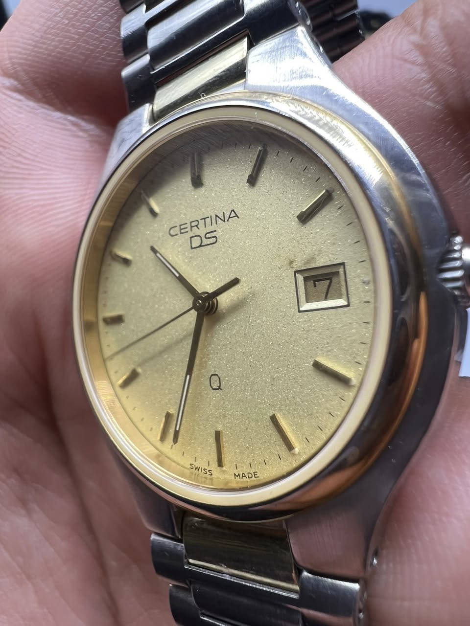 نوادر و تحفة من سيرتينا سويسري اصلي كوارتز بطارية قطر 34 ملم منفذ شهري مينا مميزة طش الرمل بلادية بالكامل نظافة ممتازة جداً

للاستفسار والحجز التواصل خاص
او واتساب ***********
