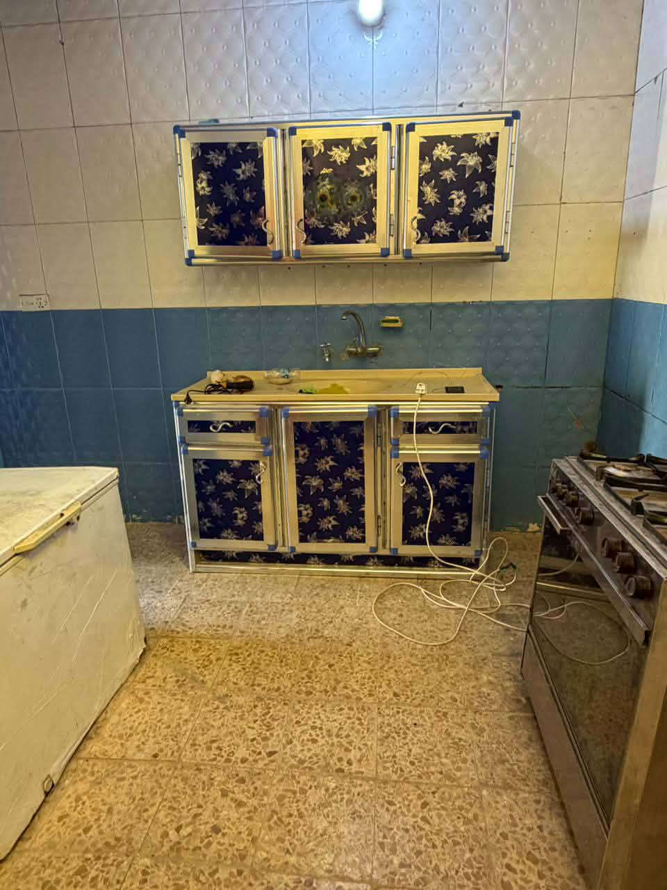 دار 🏠 للإيجار 100 متر
طابق ونص 
 قرب جامعة الكفيل، يبعد فقط 3 دقائق مشي عن الجامعة. يصلح سكن طلاب او عائله 

3 غرف صحيات 2
البيت مؤثث بالكامل ويحتوي على:
 • طباخ
 • غسالة
 • كاونتر
 • مجمّدة
 • أسره
 • براد
• مغسله 
• ثلاجة
السعر 300 الف


**إذا كنت صاحب هذا الإعلان وتريد حذفه لأي سبب، رجاءا أرسل رسالة إلى الدعم الفني**