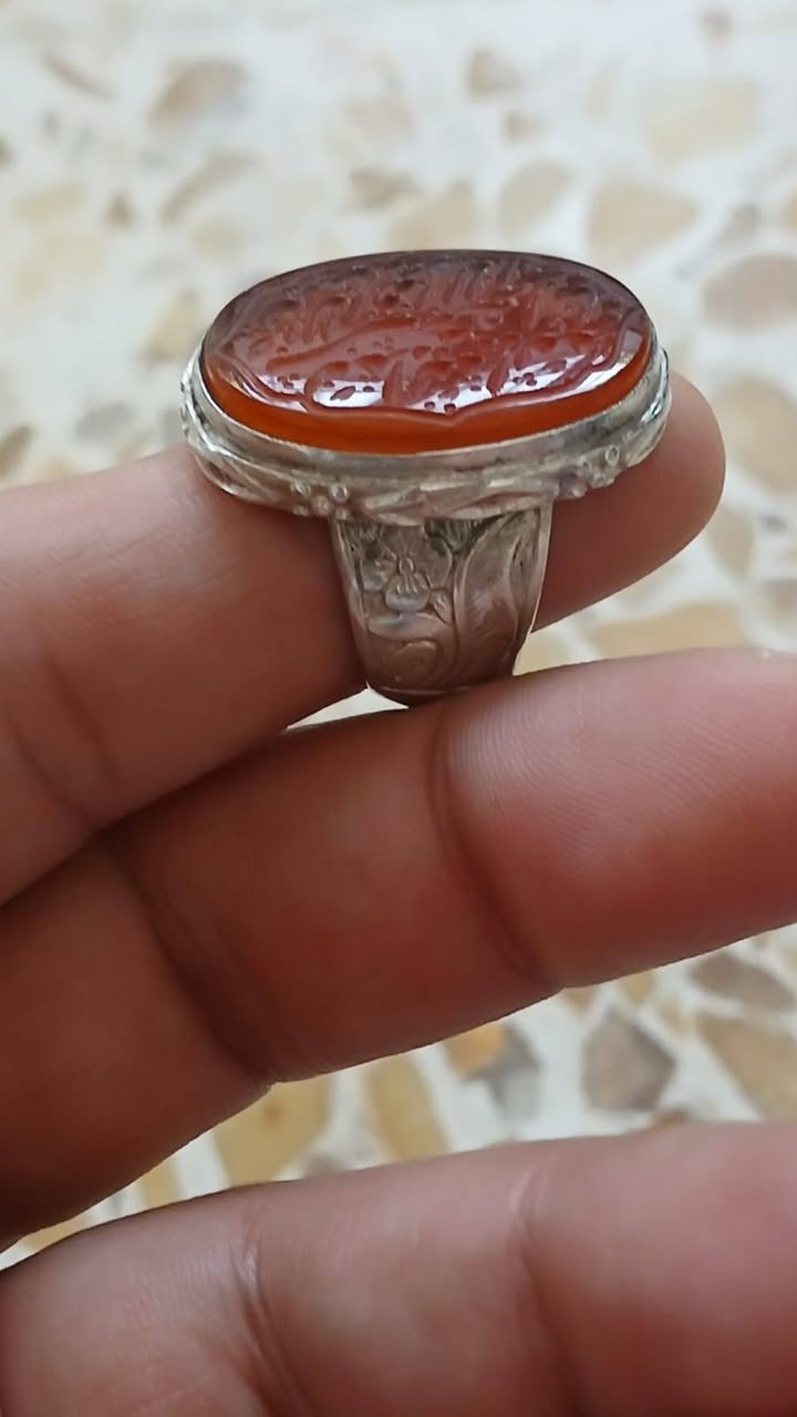السلام عليكم 
📍عقيق يماني مشمشي منقوش خط متداخل الايه وافوض امري الى الله
📍عطف بحري


**إذا كنت صاحب هذا الإعلان وتريد حذفه لأي سبب، رجاءا أرسل رسالة إلى الدعم الفني**