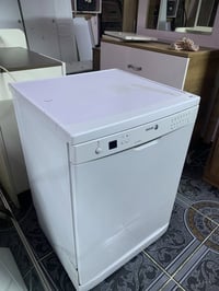 غساله مواعين. تشتغل بس بيها خلل مترش من فوك فقط. السعر ٦٠  عله وضعها ٠...