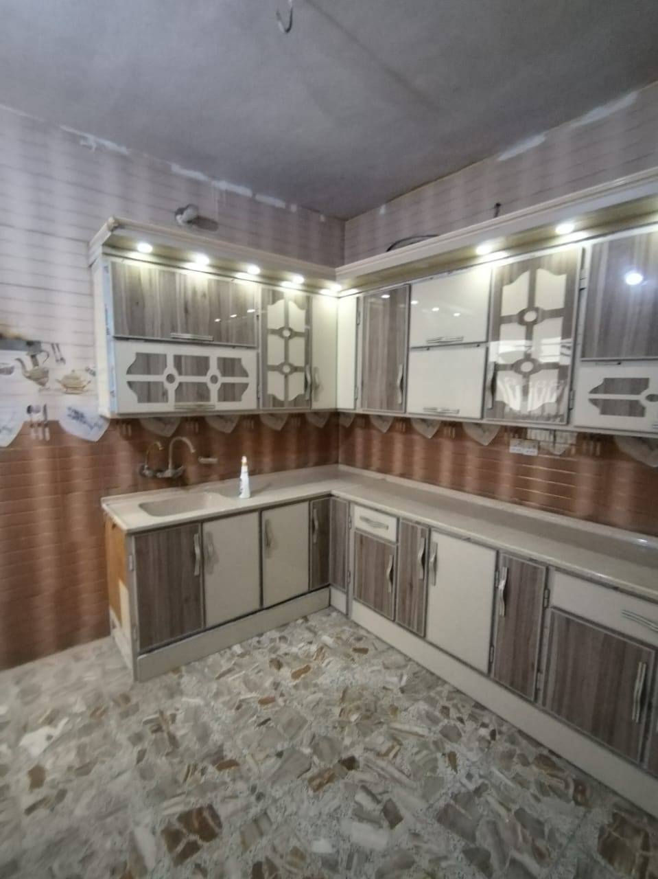 مكتب ولايه علي 

بيت للبيع المساحه 100 متر طابو زراعي سند 25 مشمول بالتطويب وترقيم بلديه كاع حسين الشبيلي 

أساس وسقف صب كونكريت بنيان طابوك 

يتكون من غرفة نوم وصاله ومطبخ واستقبال وصحيات داخليه وخارجيه وطارمه ومكشوفه ومخزن بالطابق الثاني 

العنوان شارع المطار الجديد شارع علكم يبعد عن شارع 100متر 

السعر المطلوب 70 مليون وبي مجال 

للاستفسار اتصال أو واتس اب 
***********
أبو علي العبدلي
