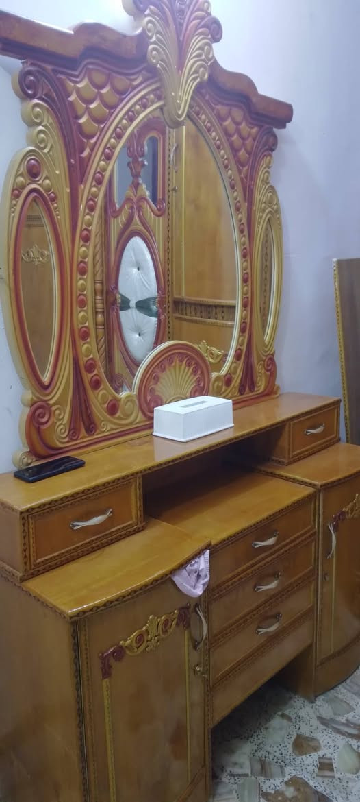 غرفة اخشاب للبيع السعر ٧٠٠ 
لتواصل ***********
