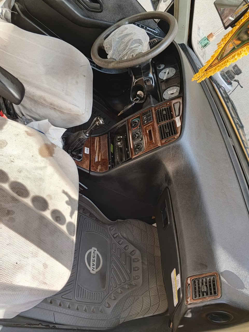 السلام عليكم من رخصه الأدمن بيجو بارص للبيع 2015 سياره جديده مكينه كير خير من الله حداديه تخم تاير كله تبريد  سنويه نهايت 2026 سياره كفاله العنوان البصره ابو الخصيب رقم الهاتف ***********
