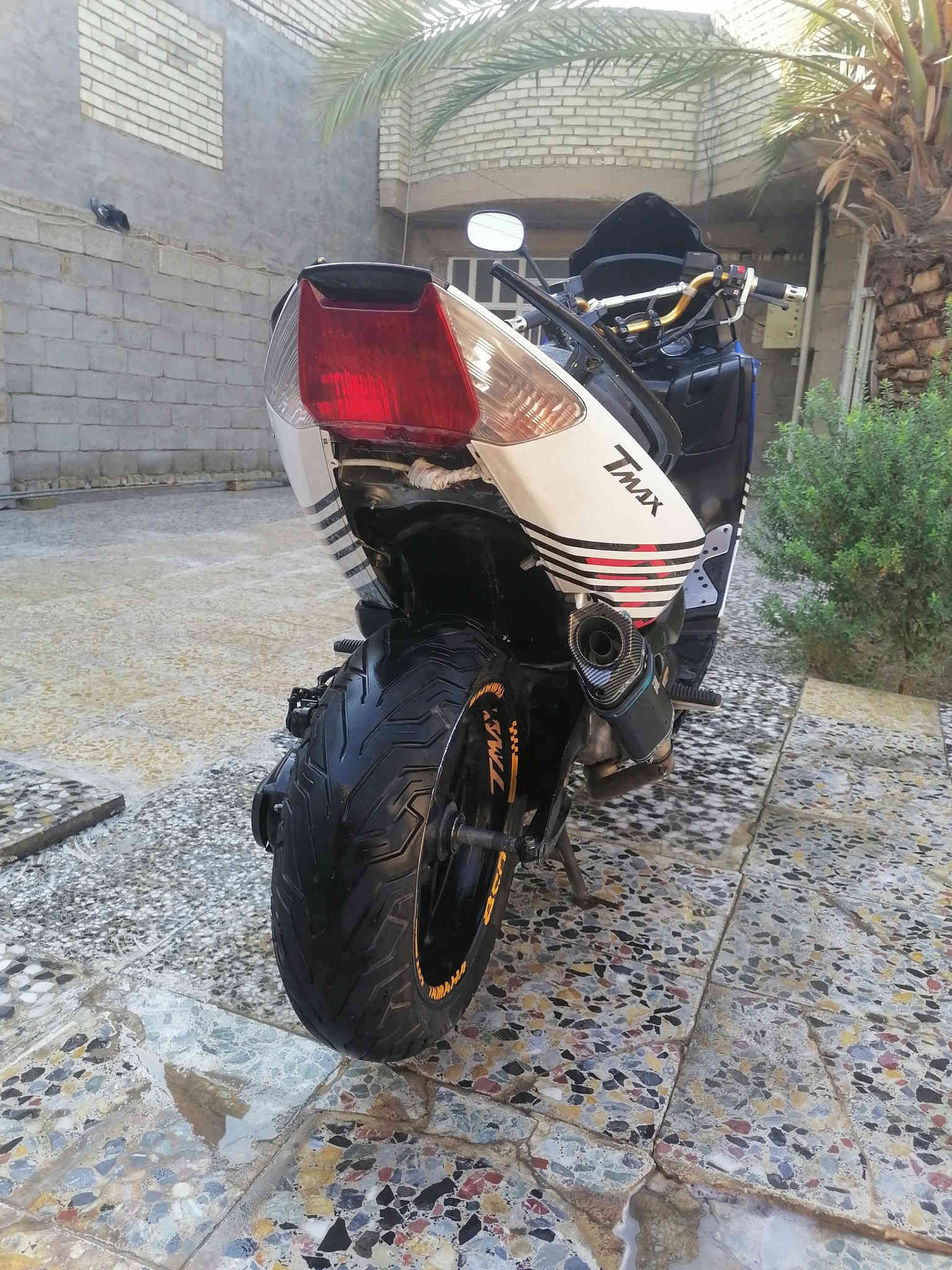 السلام عليكم تي ماكس 2011 للبيع سويتلها ادامة كلج دهن، ونوزلات، وبلكات وفيت بم،وخرز، وتانكي البانزين نضفته، اقسم بالله كله موتل وبانزين محسن مداريها 
رايدها ب28 
مكاني بغداد حي النصر
هذا رقمي ***********
