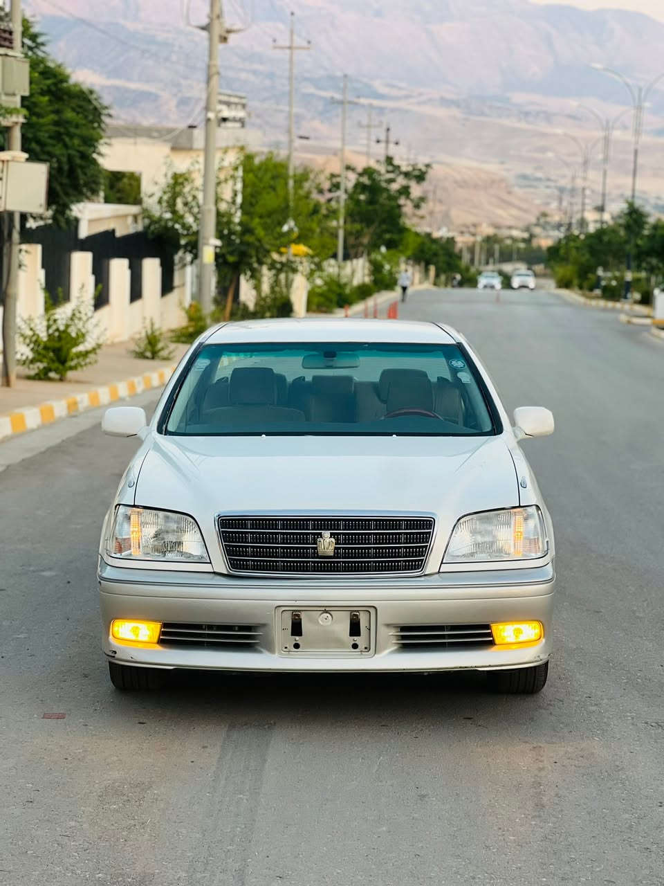 ماشلا نمونه ى سه ياره يه تاقانه له جوانى
بئ ده عمو زه ربه سه ياره كه نمونه ى نيه 
ناوزه رد 
مه كينه ديفؤر بچوك 
بئچالو شوخت 
٤تابه و ويلى سفر تازه بؤى به ستراوه
ده عامى بؤده عامى به شه رت 
ته نها٢پارچه ى بؤياخه 
كامل مه سروفكراوه بئمه سروفه ته نانه ت رؤنه كه يشى تازه يه 
كامل عه شياى سنوق 
ته بريد ساردو گه رم. 
بؤزانينى نرخ 
***********
