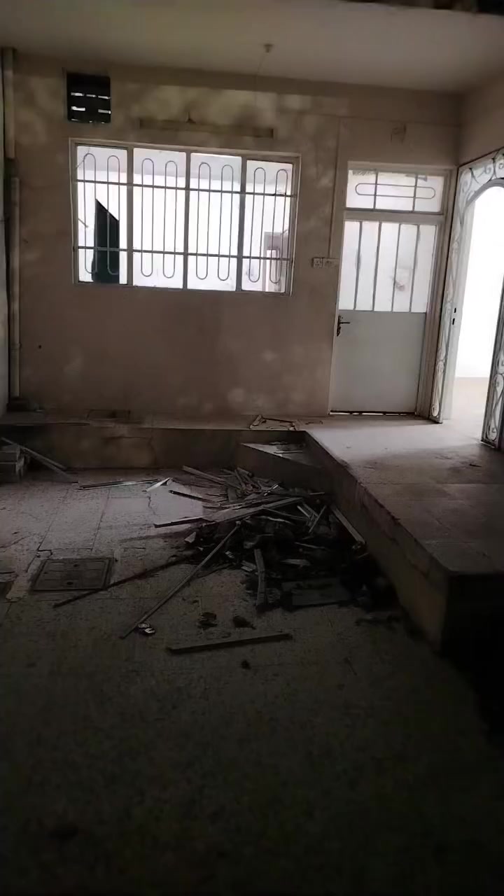 بيت للأيجار ٢٠٠ متر طابق واحد غرفتين نوم وستقبال هول خدمات حديقة كراج  حي البلديات قريب عالشارع العام للتواصل *********** *********** مكتب
