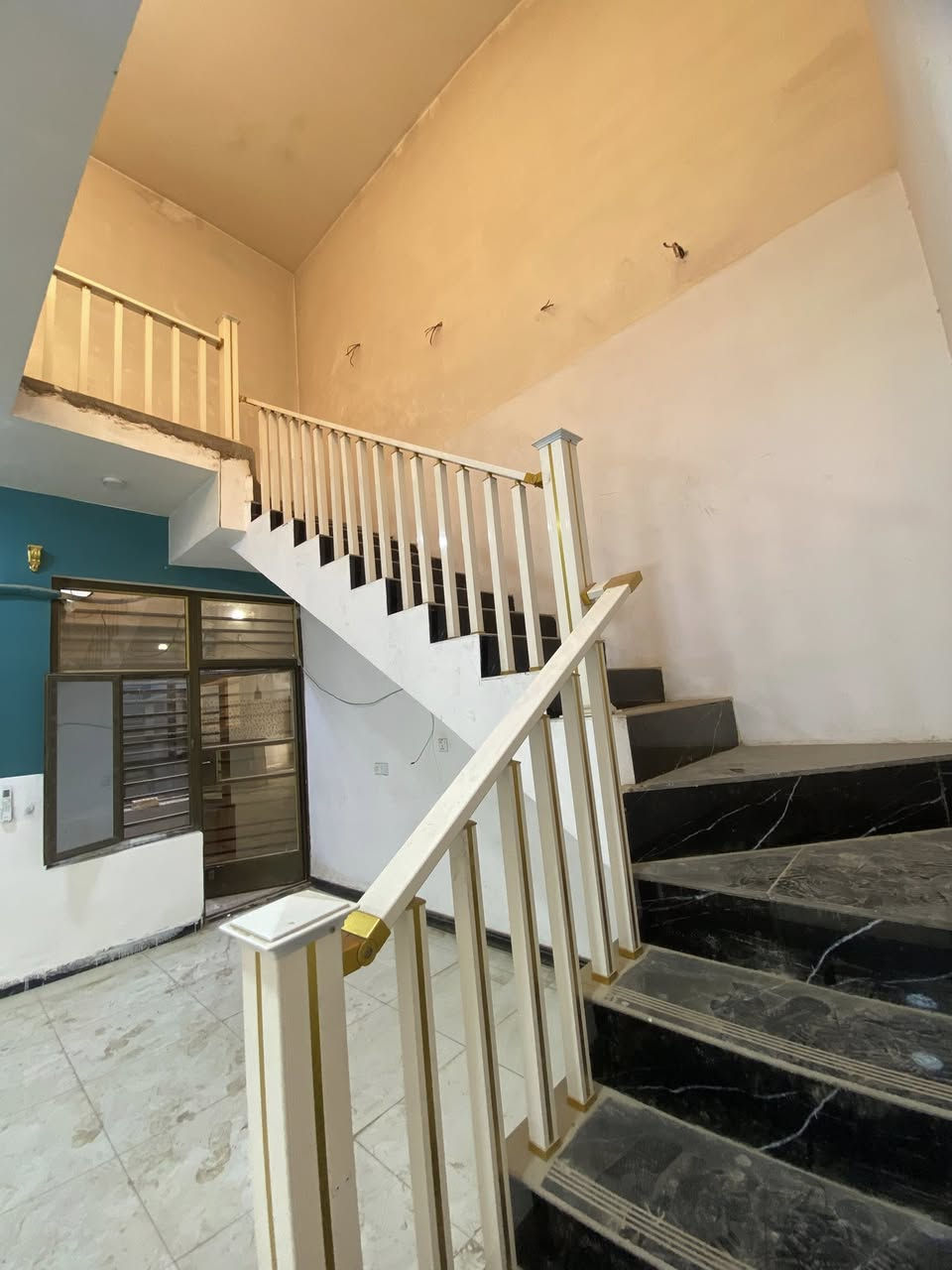 #دار_لليجار_مساحه_130متر_طابق_واحد 
يحتوي على غرف نوم 🛌 +صاله+ستقبال+مطبخ+صحيات
بيت جاهز مصبوغ اوكامل سعر اليجار كلش مناسب 
📍العنوان بغداد الدوره مدخل البوعيثه قرب المجزره 
الاستفسار ***********
