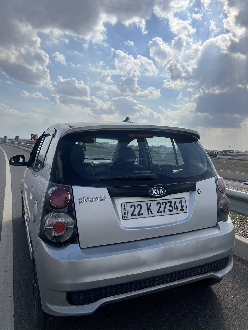 کیا پیکانتۆ مۆدێل ٢٠١٠ مواسەفات چوارجام کارەبا قفڵ مەرکەزی  ئاوێنە کارەبایی  ، چوار پارچەی سبوغە کاڵبوونەوەشی هەیە ١٩٩٠٠٠ هەزار رۆیشتووە نرخی ٦٨وەرەقەو معامەلە ژ.م ***********
