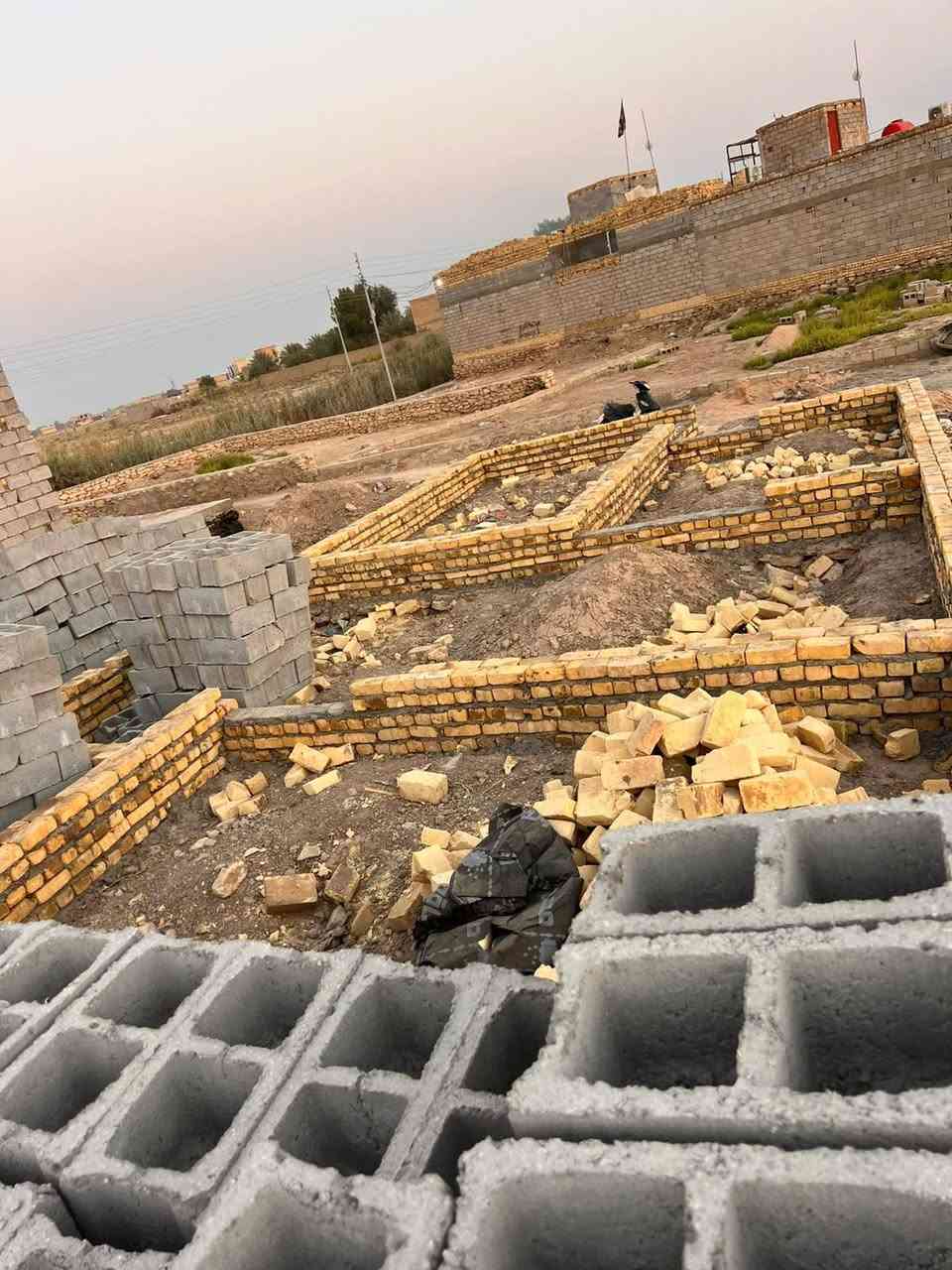 قطعه خلف الملعب
مساحه ١١٠م خريطه كامله 
اخير شارع 
للاستفسار 
*********** حسين العبساوي 
*********** سيد جاسم 
أو زياره المكتب #سيدجاسم_للعقارات
