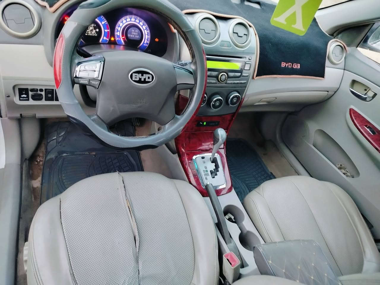 اسلام عليكم سياره للبيع بيوايدي موديل 2013 بصمه سياره جاهزه من كل شيء تخم تاير جديد ماكينه وكير خير من الله سياره حلوه ونظيفه سانويه 2030 السياره معروضه 55 وبيها مجادرهم مراوس او بيع مكان السياره حله بابل السياره نظيفه وحلوه رقم التلفون بي واتساب*********** او بالعافيه علي يشتريها
