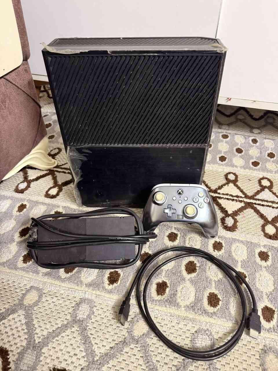 ‏سلام عليكم جهاز Xbox وأن نظيف لوك ستيكر الجهاز ابد ما داخل صيانة ويا حساب السعر 100\ الرقم ***********
