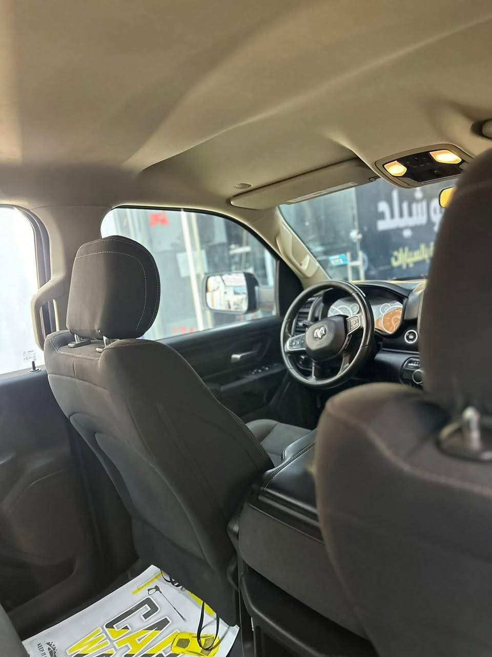 سلام عليكم  رام 2019 باب طويل بدي قصير  بك هورن مواصفات العاديه مكينه 6 سلندر  اوتو ستار مكينه وكير جدد تخم تاير جديد ماشيه 75 الف بيه 3 قطع جاملغ خلفي وباب خلفي 
وبيه جاملغ امامي مبدل نفس اللون مكاني بغداد 
***********

