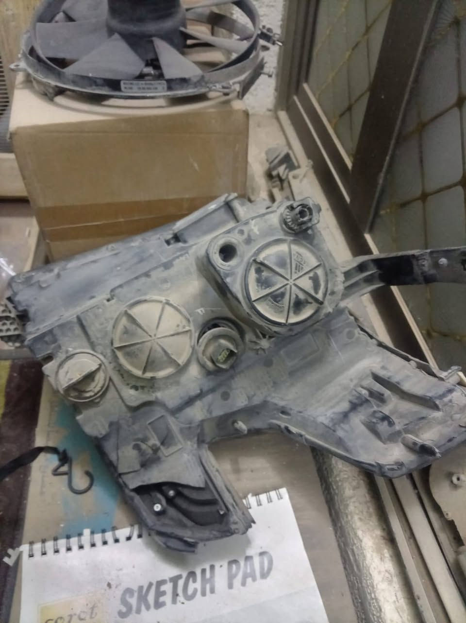 زوج لايتات تاهو موديل 2018 
نضيفات 
سعرهن 200 الف 
عنواني واسط الكوت 
للاستفسار الاتصال على رقم 
***********
