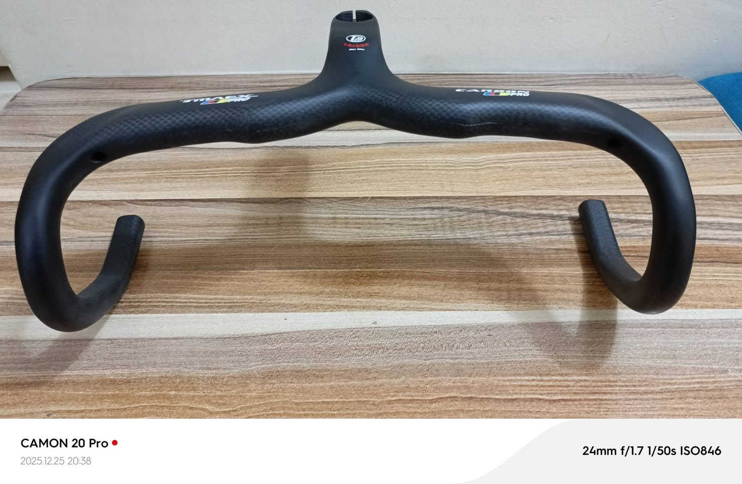 سلام عليكم للبيع استيرن  رود من ماركه كاربون فايبر مع تصميم وإيرات دفن
للاستفسار على الخاص او على الرقم التالي *********** ويوجد توصيل
