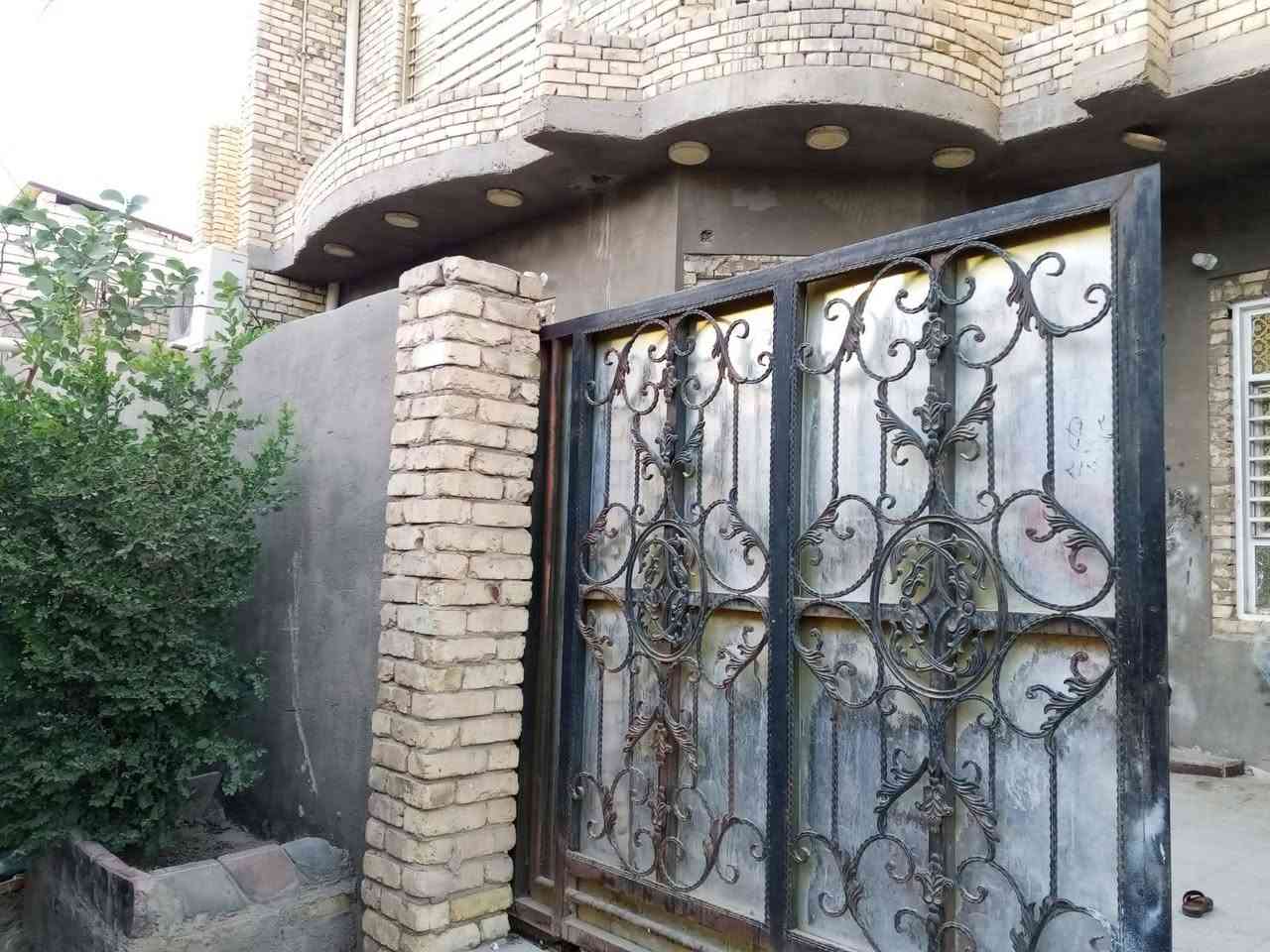 السلام عليكم دار للبيع المساحه 200 متر طابقين بناء جديد العنوان حي الصحفين قرب جامع ومسج الزهراء رقم الهاتف ***********
