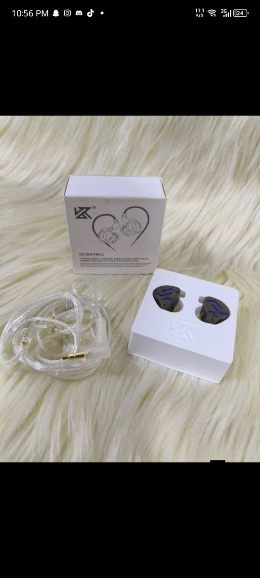 سماعات KZ zsn pro 2  blue one للبيع نضيفات للستار سعرهن 30 و بيهن مجال لان مستعجل تواصل واتساب *********** توصيل متوفر
