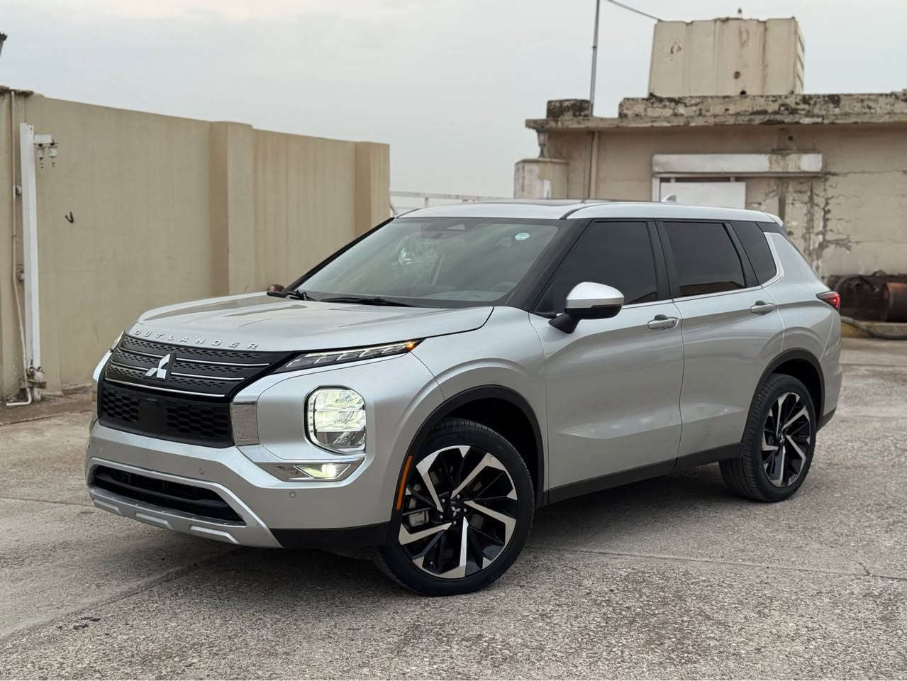 𝐌𝐈𝐓𝐒𝐔𝐁𝐈𝐒𝐇I 𝐎𝐔𝐓𝐋𝐀𝐍𝐃𝐄R 2024 🇯🇵
ميتسوبيشي اوتلاندر
 موديل :2024

بدون دواخل شرط السونار 👌

السعر 🔥 190 و مجال بسيط
ربع باب صبغ و قطعتين فقط كلير امريكي
عداد  المسافة :6 الف ميل
حجم المحرك : 2.5L ( 4 سلندر )
ارباكات طاك
 
 مواصفات فول فول ١/١ SE Plus🎖️
كيج الكتروني
بانوراما
 بصمة ابواب  بصمة تشغيل 
كاميرا °360. كاميرا امامي
كاميرا جانبي. كاميرا خلفي
هاند بريك بصمة
7 راكب
اوتو ستارات (𝐀𝐔𝐓𝐎 𝐒𝐓𝐀𝐑𝐓)
اوتو ستوب (𝐀𝐔𝐓𝐎  𝐒𝐓𝐎𝐏)
رادار امامي (تحديد مسار)
رادار جانبي  (نقاط عمياء)
رادار خلفي (التحذير من الاصطدام)
حساسات امامي حساسات جانبي 
حساسات خلفي 
إشارات بلمري  مري شفط
نظام (𝐎𝐅𝐅-𝐑𝐎𝐀𝐃) نظام (𝐒𝐇𝐎𝐖)
نظام (𝐀𝐔𝐓𝐎)  نظام (𝐄𝐂𝐎)
نظام (𝐍𝐎𝐑𝐌𝐀𝐋) نظام (𝐒𝐏𝐎𝐑𝐓)
كشنات جلد شامو وقماش
كشن السايق كهربائي
كشنات هیتر
تحكم استيرن 
تبريد لمس 
تبريد مركزي قطعتين
صندوق شفط كهربائي 
لايتات (𝐋𝐄𝐃)  عدسة زينون  
بكلايتات (𝐋𝐄𝐃)
ويل 20
بعد هوايه مواصفات

دزلي ادزلك رقم الشاصي  
JA4J3VA84RZ061772
‏‎

سعر 🔥  190 و مجال بسيط 
مكان السياره عقره
تلفون واتساب و كورك ***********
0750-773-9471 اكر, نينوى

