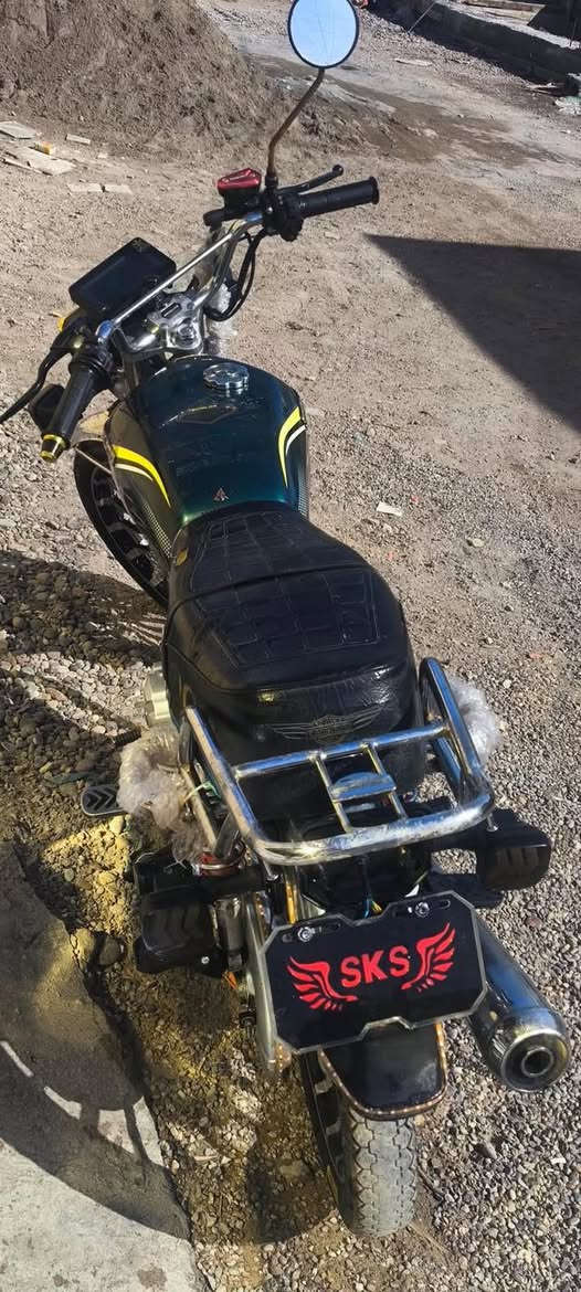 سلام عليكم شباب دراجه سيفان موديل 2025 محرك 200
كفاله عامه مابيه اي نقص موضوحه بل صور مرتبه وكاعد 
سعره 700وبيه مجال الشراي يدخل 
مكلف بل نشر رقم صاحب دراجه ***********
