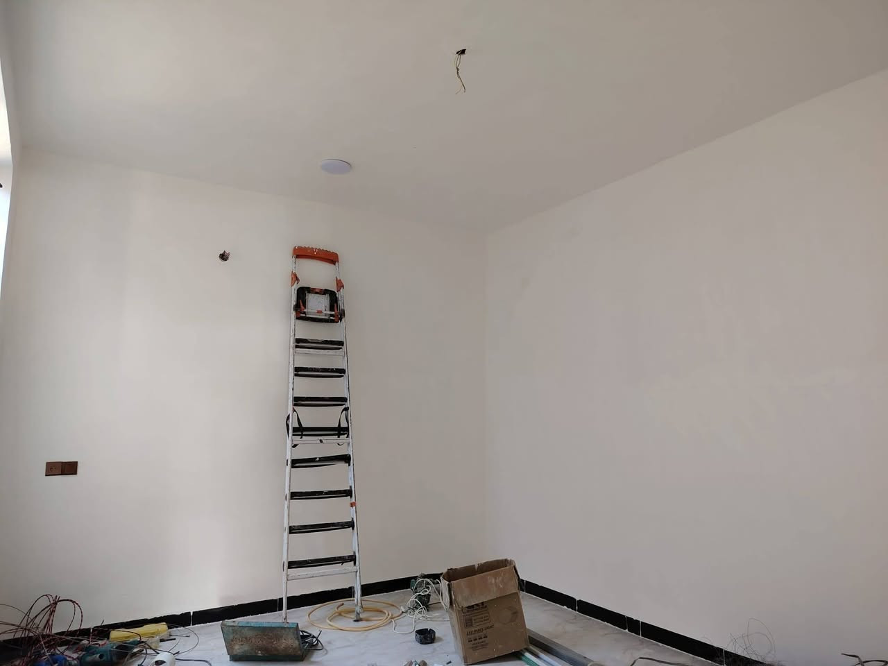 مشتمل طابقين للبيع طابو صرف مساحه 135م بناء حديث على ساحة عنوان حي العسكري شارع 80 خلف مخبز مهند مقابل حسينية مسلم بن عقيل يتكون من ثلاث غرف نوم واستقبال وهول ومطبخ وصحيات السعر 150و قابل للتفاوض للاستفسار الاتصال على ***********
***********
