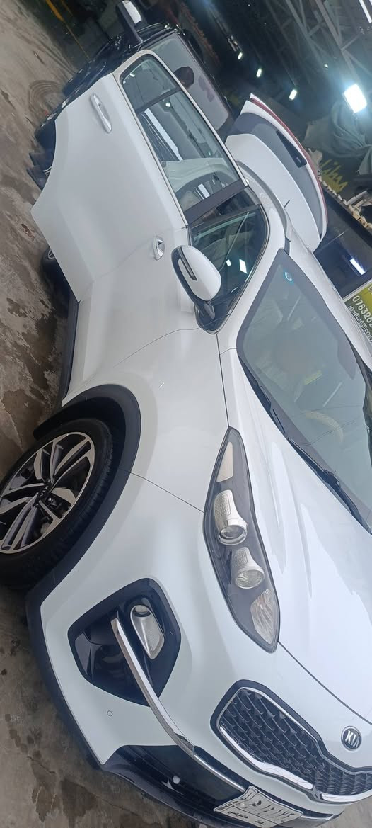 السلام عليكم بيع فقط
‏كيا سبورتج 2019 خليجي 
‏
‏قماره حديد 
‏
‏المواصفات
‏
‏سويج 
‏
‏محرك 2000 
‏
‏حساسات امامي خلفي 
‏
‏كأمره خلفيه 
‏
‏تحكمات ستيرن جهتين 
‏
‏شاشه تاب 
‏
‏3 اوضاع قياده . نورمل/ايكو/سبورت 
‏
‏تبريد قطعتين 
‏
‏كشنات بيجي مخمل شادلها جلد 
‏
‏اشاير بالمري 
‏
‏مري شفط 
‏
‏سايد بريك بالرجل 
‏
‏تخم تاير جديد  
‏
‏وبعد بيها مواصفات 
‏
‏ماشيه 63 قابله للزياده
‏
‏رقم بغداد  
‏
‏السعر  خاص  
‏
‏اي استفسار ***********
‏
‏مكان بغداد الغزاليه
‏
