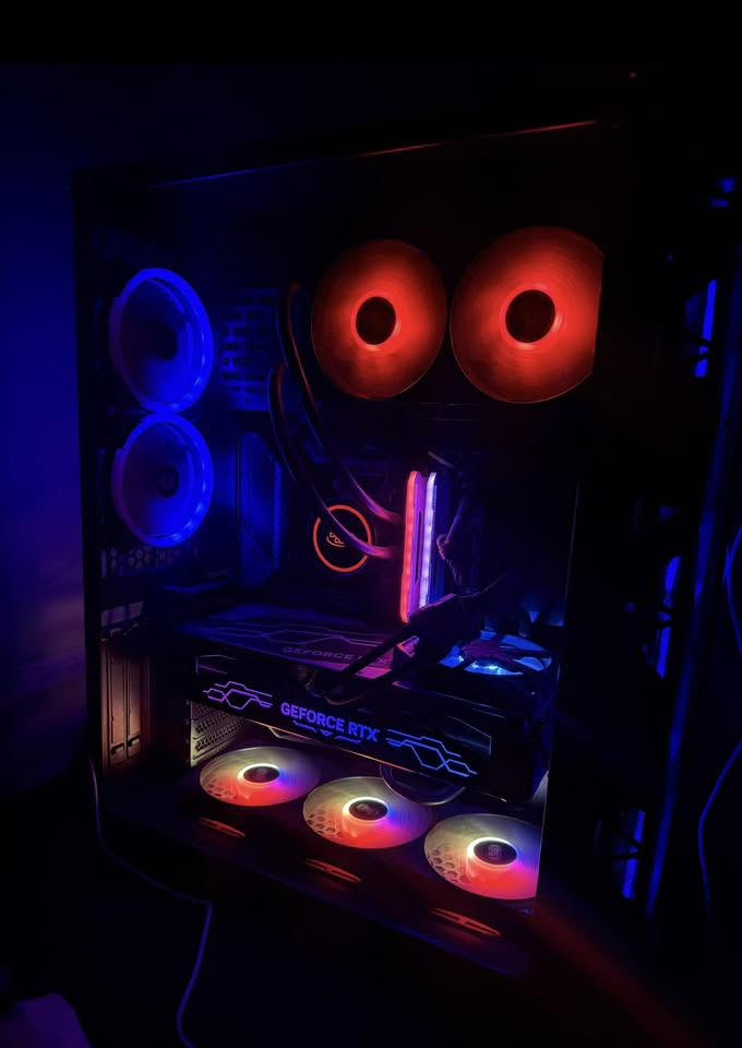 السلام عليكم PC قوية للبيع 

المواصفات :

GPU : RTX 4080 16G GALAX 4FAN 
هاي النسخة تجي 4 ڤان يعني انسى شي اسمة حرارة

CPU : R9 5900X

M.B B550 MSI TOMAHAWK

RAM : 32G DDR4 CORSAIR VENGEANCE 3600 MHz

M.2 : 2T GEN 4 SPEED 6000
M.2 : WD GREEN 120G

PS : 750 GOLD 

CASE : XIGMATEK OVERTAKE

كل كراتين القطع موجودة ما عدا كارتونة البور سبلاي

السعر مليونين و 250 قفل حبايب اي استفسار 

هذا رقمي ***********

ادمنة الجميل مستعجل ♥️
