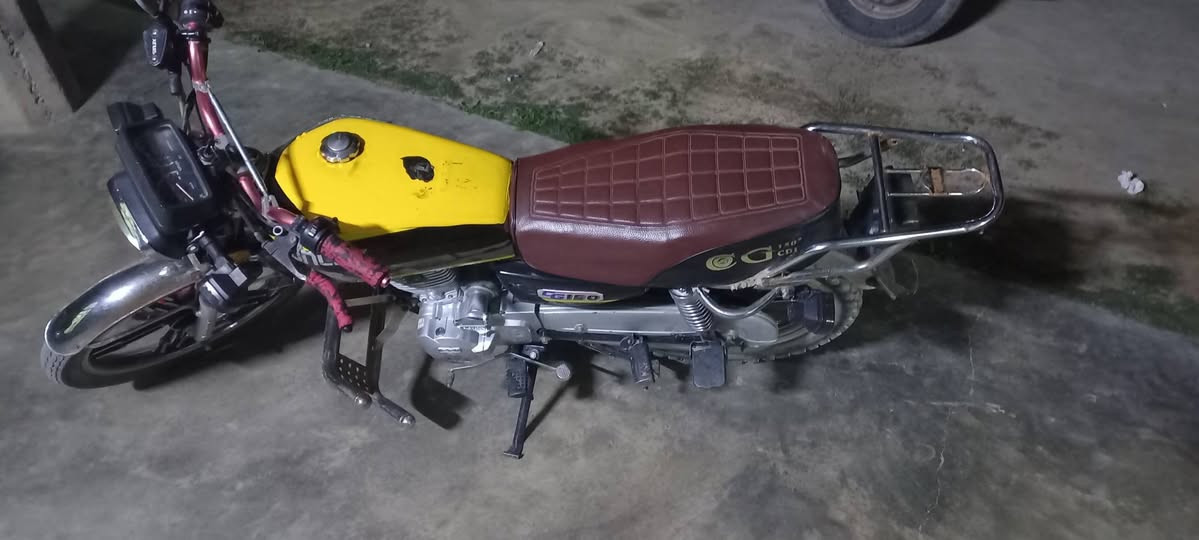 سلام عليكم شباب دراجه إيراني خمسه كير للبيع موديل 23  دراجه نضيفه صلنصه رياضي  حيل متعوب عليهه كامله مكمله أوراق كامله اخوان مكلف بلنشر رقم صاحبهه ***********
