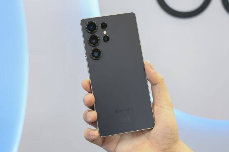 اس ٢٥ الترا الجهاز مكفول من الزلغ وبعده جديد كلش يجي وياه كارتونه وكيبل الأصلي وشاحنة سامسونغ الأصلىة السعر مليون و2o0 قفل رجا لحد يكتب بي مجال هاذ قفله عنواني البصرة التنومة رقمي *********** شغال، واتساب فقط
