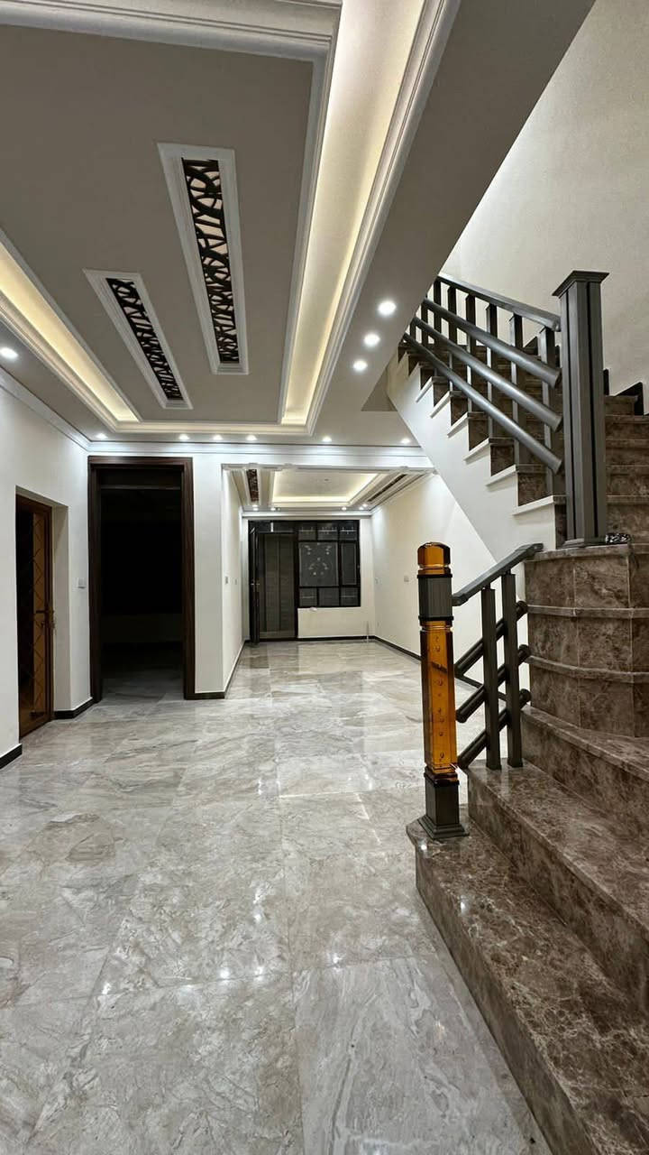 #شركة_ارض_ادم_للوساطة_العقارية 

🏡 بيت للبيع – زيونة محلة 712 | حديث درجة أولى
🔹 المساحة: 140 م²
🔹 الواجهة: 7 م
🔹 النزال: 20 م
مواصفات البيت:
✔️ 5 غرف نوم
✔️ خدمات عدد 4
✔️ مطبخ مع منور (حار وبارد)
✔️ كراج سيارة
✔️ بناء حديث وتشطيبات درجة أولى
📍 الموقع: زيونة – محلة 712
✨ مناسب للسكن العائلي وموقع مميز

التفاصيل اكثر الاتصال
***********
***********
