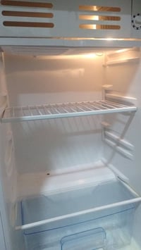 ثلاجة صغيرة • سعة قليلة