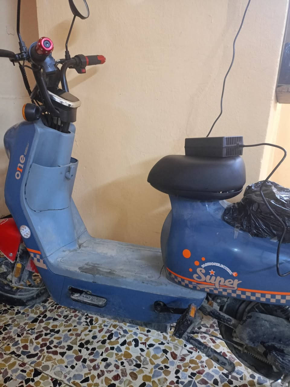 ماطور شحن حجم 20 أربع بطاريات سعر 300بي مجال للطيبين للاستفسار الاتصال على الرقم ***********
