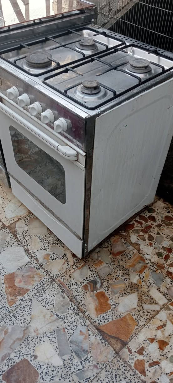 طباخ يونفرسل مصري شغال كله عيون وفرن فوك وجوه شرط الشغل ونارخضره بسعر 60 وبيه مجال بسيط اليريده يراسلني اويتصل ويدلل مكاني الاحرار الخضاره ***********
