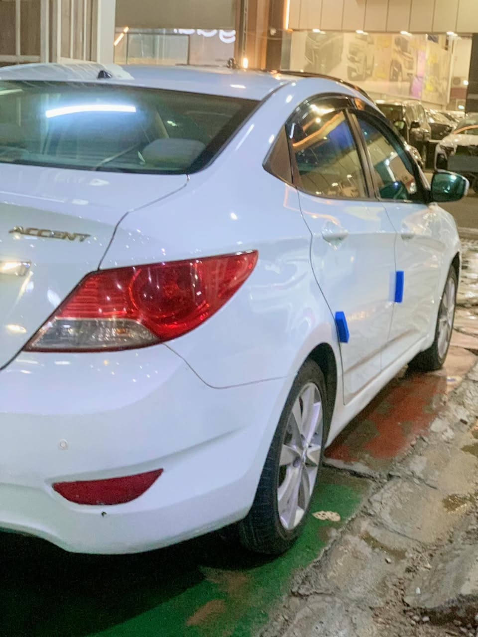 اكسنت موديل ٢٠١٢ خليجي بغداد محرك ١٦٠٠ دوش رقم جديد بيهة صبغ نص بنيد والجاملغ الخلفي بيهة ملاحظات موظح بلصورة مكان السيارة بغداد الاعلام
***********
سعر ٨٩
