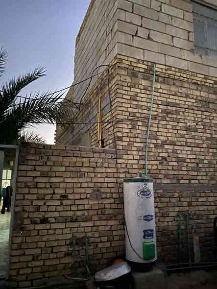 يالله.. سلام عاليكم.. بيت للبيع زراعي سند ٢٥ مساحه ٣٠٠م مكون غرفتين مطبخ حمام براني ١٣متر حديقه جبيره  ارضيه سيراميك عكاده بناء جديد ستاره جاهز موقعه دغاره  مقابيل مطعم علاوي حسوني مكان مرتب ثالث بيت عن شارع العام سعره ٤٨وبيه مجال ستفسار رقم ***********
