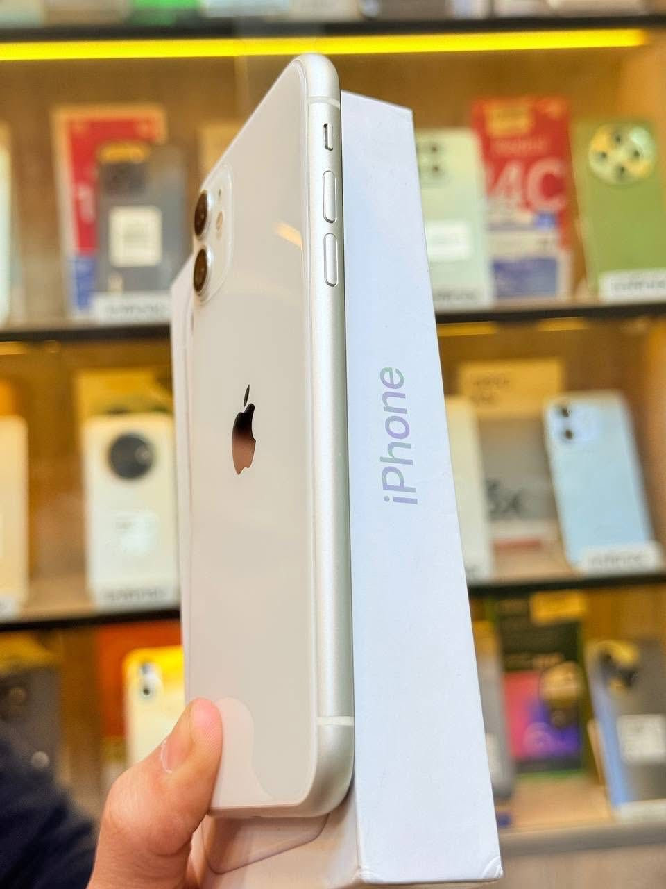 سلام عليكم  ايفون 11برو
نضيف كلشي ما مبدل بي بطاريه85.السعر250التواصل ***********/***********
