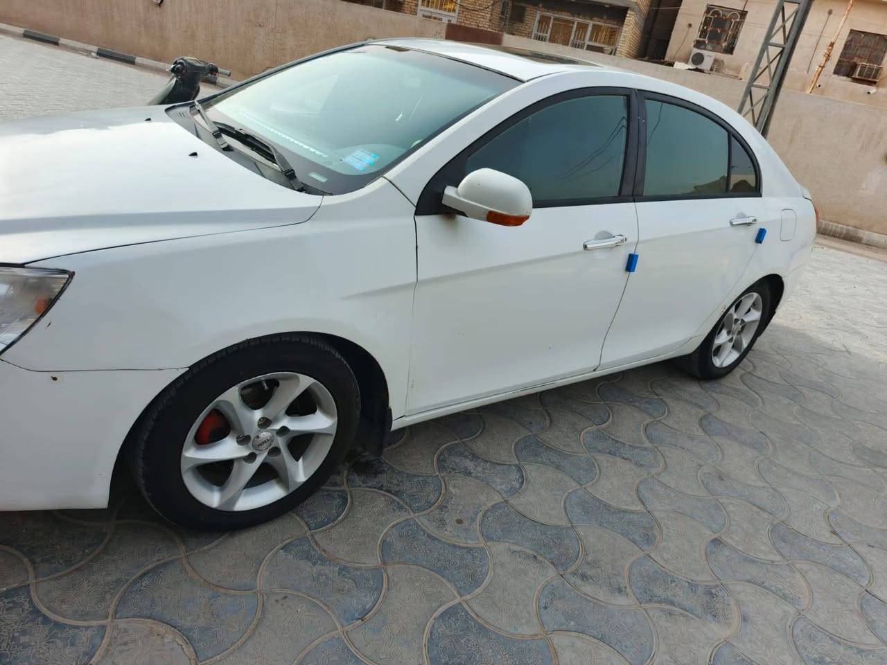 السلام عليكم
جيلي امكراند c7 2013
‏مكينه كير تبريد منضومه جديده 
‏كهربائيات كله شغاله 
‏بيه رشات صبغ مكفوله من الضربه 
‏سياره جاهزه سنويه ل 2034 رقم 
‏انكليزي الجديد بسمي مداور ثاني يوم 
‏السعر ٤٨ $
‏هاتف . ‪***********‬
ناصريه مركز
