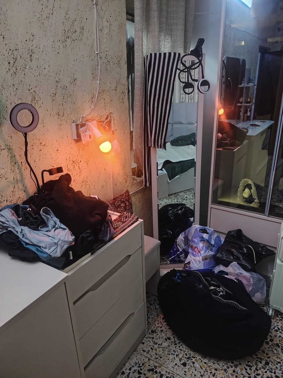 غرف النوم تركي 11قطع سعر 2500. وبيها مجال بسيط مكاني بغداد وهاذ رقمي 
***********

 جديده شخط ما بيها صارله عشر ايام من جبناها اتصل وتدلل
