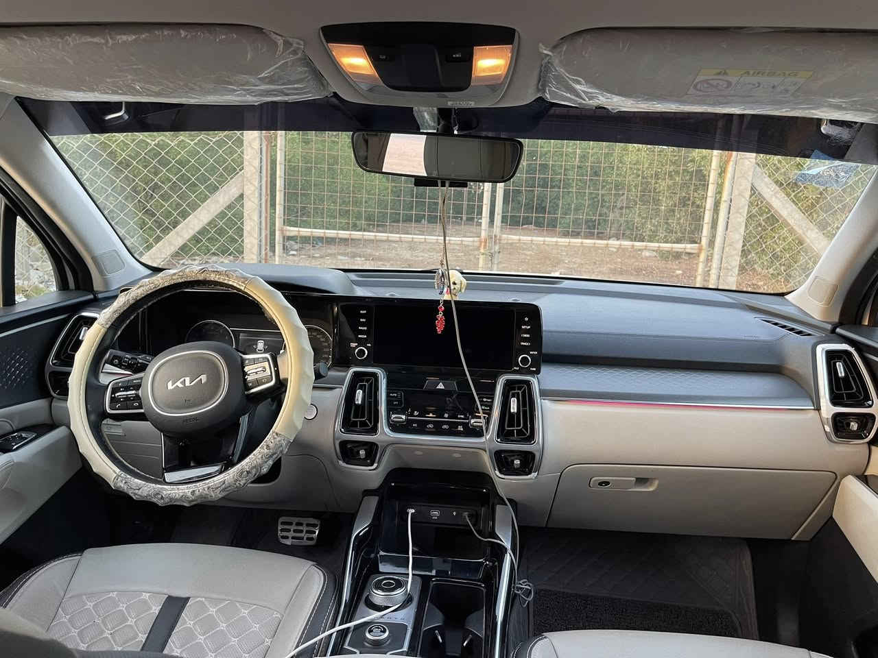 سورنتو 2023 رقم بغداد،،
(كفاله عامه )  
ماشيه ٥٠ الف حقيقي ع ايدي استلام زيرو بأسمي
حجم المحرك 3500 (سته سلندر) شاشه كبيره،، نفيكيشن،
مفتاح التشغيل بصمة                          
تشغيل عن بعد
كير ماوس 
هاند بريك بصمه                          
فتح الصندوق كهرباء 
‏AIRBAG عدد 2
دشبول 7 الوان 
قبضات ابواب المنيوم.                           
حجم الاطارات 235/55R19
لايت زينون 4 عدسات + LED 
كشافات زينون                                      
بك لايت LED
شفتات مقود 
مثبت سرعة
المودات والاوامر الصوتية.                      
فحص نظام السيارة
عدد المقاعد 7 
مقاعد امامية كهرباء 
مقاعد خلفيةكهرباء                             
بردات ابواب خلفية 
شاشة ابل كار بلي
كامرة                                      
حساسات امامية 
حساسات خلفية 
تبريد شاشة
3 قطع تبريد 
نقطة نزول منحدرات.                            
نظام مانع تزحلق 
‏ABS
شاحن موبايل واير ليس                          
اشاير بالمري والمري قابلة للطي 
مخرج AUX
مخرج USB
‏BIuetooth
مخرج منفذ الطاقة عدد 3                     
عدد حاملات اكواب 8
تطعيم الدواخل اسود لماع
درايف مود 
‏( comfort - eco- sport - smart)
للاستفسار الاتصال على الرقم 
*********** 
مهندس احمد
مكان السيارة (الديوانيه/ام الخيل)
السعر ٣٠٠$
