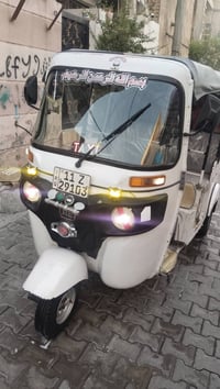تكتك للبيع موديل 20نضيفه رقم وسنويه بسمي للبيع ب5و800 رقم هاتف 0772906...