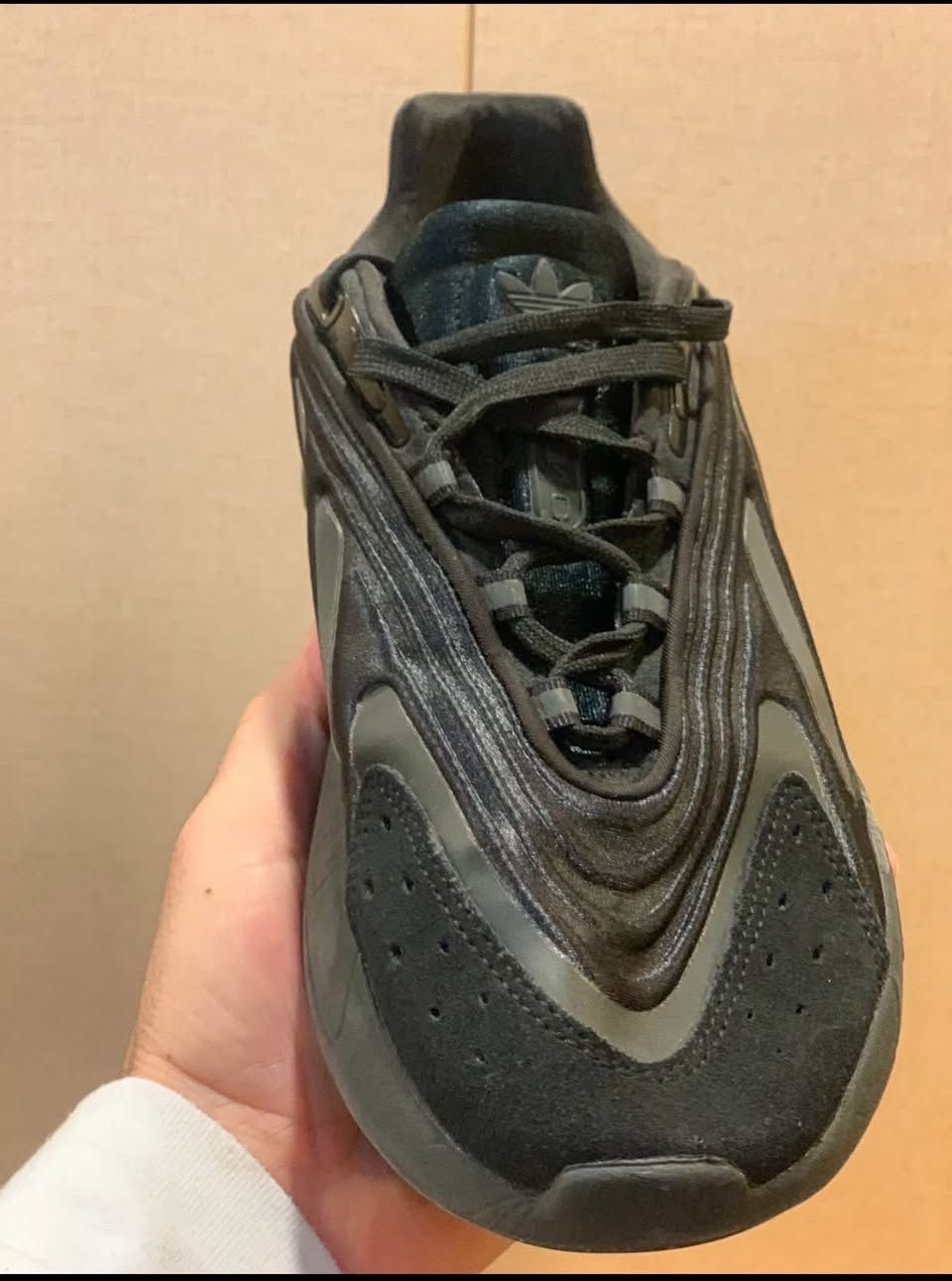 اديداس اوزيلا
باله نظافه تامه
 قياس 43 طول قدم 27،5
للحجز واتساب ***********
توصيل موجود 🚗🚗🚗
