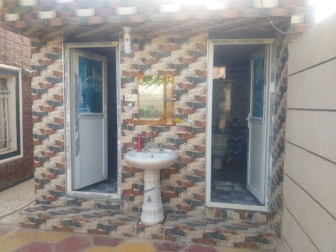 السلام عليكم بيت في ام الخيل شارع الحميز كمل خدمات ارصفة ومقرنص ومجاري وتبليط وكهرباء جديدة 
طابو زراعي البيت ركن على الشارع الرئيسي 
نضيف جدن درجة اولة جاهز من كلشي بناء طابوق ولنتن واجهة جديدة البيت كلش نضيف المساحة 280

يحتوي البيت على غرفتين وبراني ومطبخ وحمامات خارجية وداخلية وطارمة جبيرة 

للستفسار التصال على الرقم ***********
