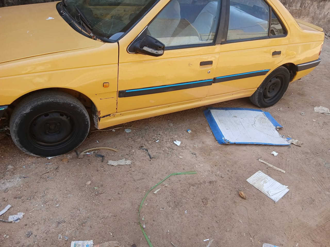 سلام عليكم بيجو ٤٠٥ موديل ٢٠١١ سياره جاهزه مبيه اي نقص مكينه كير حداديه تخم تاير السعر ١٨ وبيه مجال مراوس هم تصير ***********
