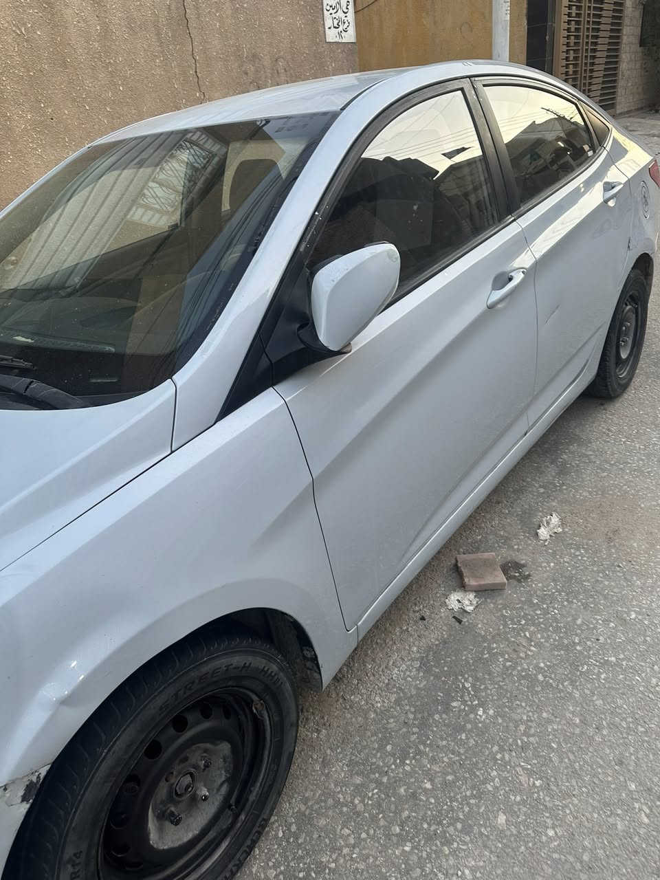 السلام عليكم
اكسنت موديل 2017 خليجي
صبغ بنيد وشبر اباب السايق جماليه  
وبيها تلحيظات بسيطة 
حدادية نص عمر وكلشي بالسياره موضح بالصور وكلشي كاتب بالمنشور مكينة وگير بشرط 
كل ضربه مابيها السياره عدا طخات بسيطه كلش بالهلالات عنواني كربلاء حي الأمين 
السعر 85 وبيها مجال 
*********** متواجد واتساب
