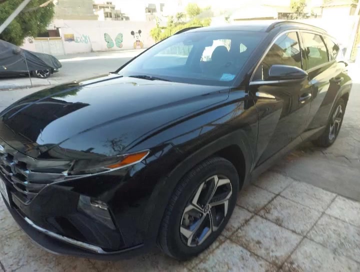 توسان وارد امريكي موديل ٢٤ ماشية ٢٦الف كم الضرر موضح بالصورة فول موصفات غنية عن التعريف مكان بغداد رقم بغداد للتواص على الرقم ***********
