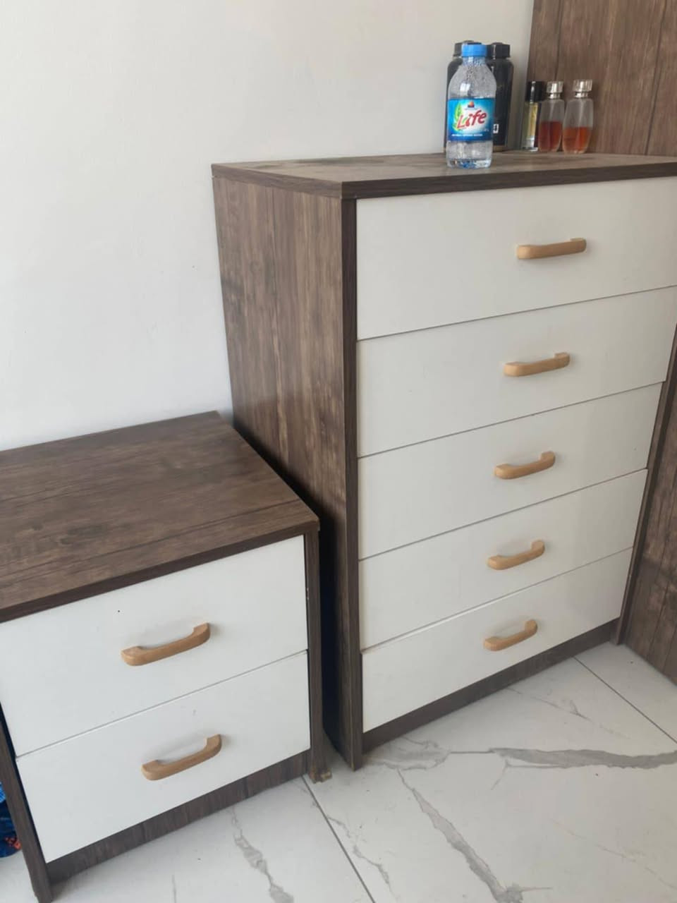 غرفة مفرد و نص سعر 175.000 بيع مستعجل 
المهتم مراسلة الرقم : ***********
