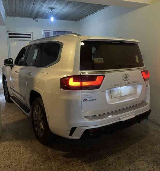 بسم الله الرحمن الرحيم 
TOYOTA Land cruiser 2024  VXR Twin Turbo
     📦7,000 km   
🔻ارخص سعر بكل العراق
(توین توربوو) VXR 
سعر 900 $ 🔻💣
☎️***********☎️

‏‎سنة الصنع:2024 
‎‏‎ضمان شركة جيهـان
كل غراض بلادي موجود
باب شفت
٥ كاميرا 
ماشييه 7 الف  كم حقیقی بشرت 📦📦
‏‎المواصفات :
- محرك 6 سلندر 3.5L توربوو
‏‎- فتحة سقف ( سلايد ) 
-٣ شاشات 
- شاشات ترفيه خلفية
‏‎- مقاعد جلد 
‏‎- مقاعد كهربائية 
- مقاعد امامية تبريد 
- ⁠تبريد وتدفئة امامي خلفي 
‏‎- بصمة الابواب 
‏‎- صندوق كهربائي
‏‎- مصابيح LED و زينون
-7 راكب 
-شحن واير ليس 
-حساس امامي خلفي 
‏‎- حجم العجلات 20 inch 
———————————
‏‎سيارة حيل نظيفة كلشي عل بلاد لوك
‏‎سنوية زنكة كلشي جديد مدفوع لـ2029
‏‎باسمي السنوية بشرط تحويل و خرامة 
‏‎سيارة مابيـها دينار مصرف كامل من كل نواحي

نفسي يوم /تحويل و وكالة حاظر 
مكانك /داخل سليماني
☎️***********☎️
