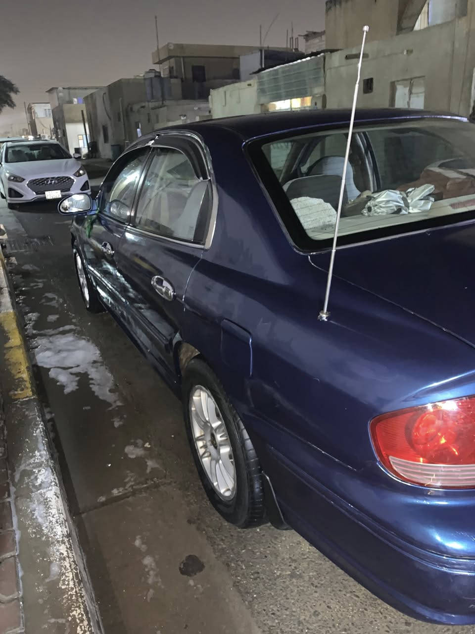 سوناتا وفود 2004  محرك 6/2700سلندر تبريد ثلج وتدفاة   وشاشه و تخم تاير جدد بيها بس جاملغ الخلفي اثنيهن و امامي وقماره معجون بسبب حالوب  و مصبوغه عام  سنويه جديده وهزة بيها. وبسمي سياره مال بيت مكاني بغداد الدوره  واتساب *********** سعر 57 وبيها مجال
