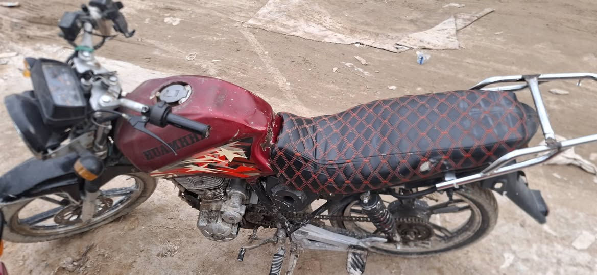 السلام عليكم دراجتين للبيع كوم حديد مكفولات سرقة متروكات سعر ٢٥٠ عنوان الحميدية الرقم ***********
