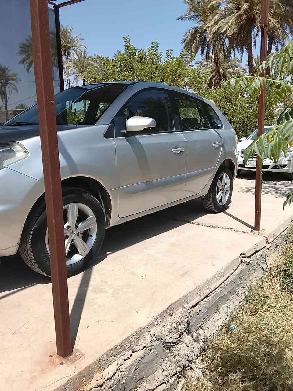 رينو كوليوس 2013
4ويل 
رقم بغداد تحويل مباشر 
مكفوله من الضربه و التبديل 
علماً ان التبريد عاطل 
مكان السياره حله 
السعر 88
التلفون/***********

