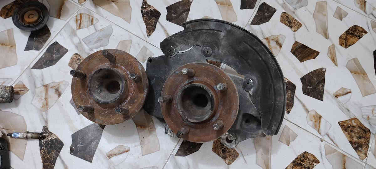 تتوفر غراض فورد فكتوريا تفصيخ الشراي خاص او اتصال *********** واتساب نفس الرقم
